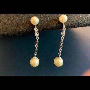 Vintage 60s Dangling Pearl Drop Earrings
